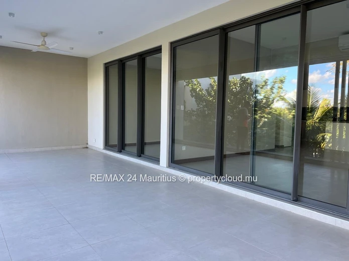 Stunning Two Bedroom Apartment with Private Rooftop Pool in Pointe aux Cannonier!