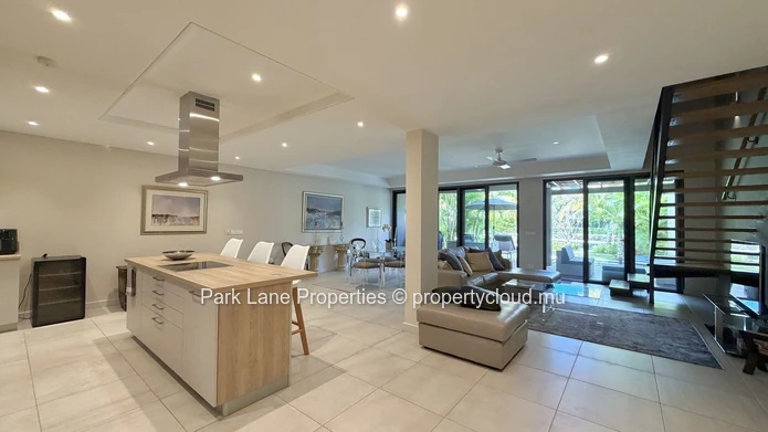 Bel Ancrage | Exceptional Furnished Duplex Villa with Private Pool and Mountain Views, La Balise