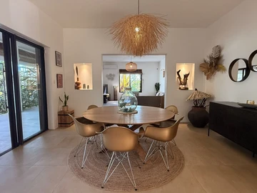 6 Bedroom Villa