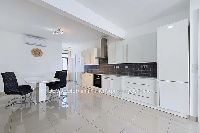 Spacious Apartment for Rent – Pereybère