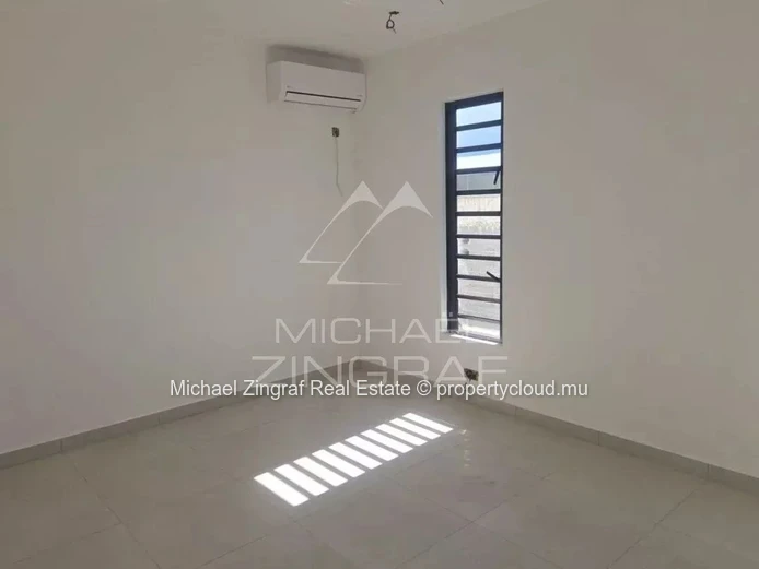 Villa neuve de 3 chambres avec piscine à vendre à Mont Mascal