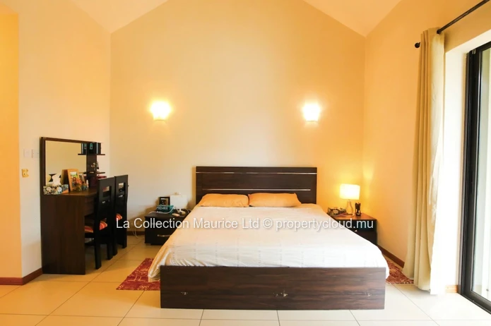 Single storey villa in Tamarin