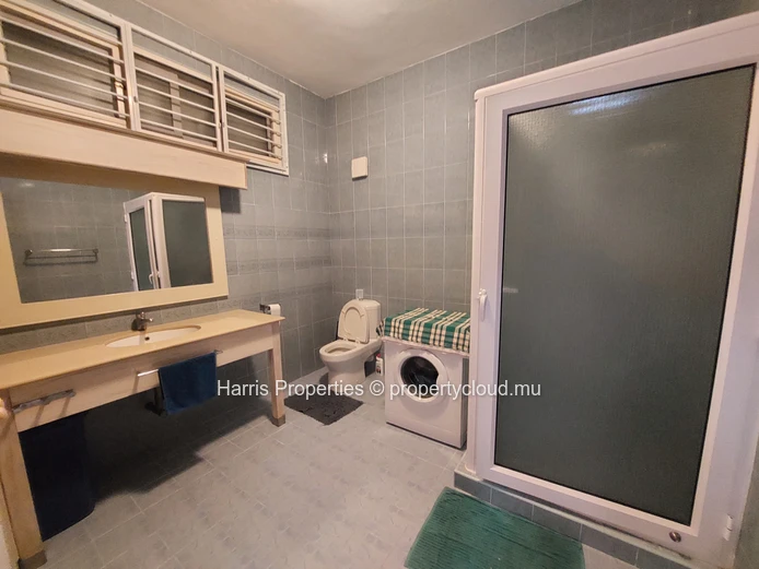 Beautiful furnished and fully renovated apartment for rent in Pereybere
