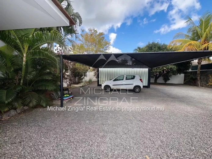 Elegant 4-Bedroom Villa with Pool in Black River