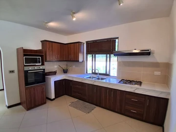 4 Bedroom Villa