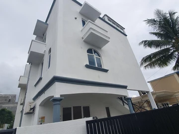6 Bedroom Apartment