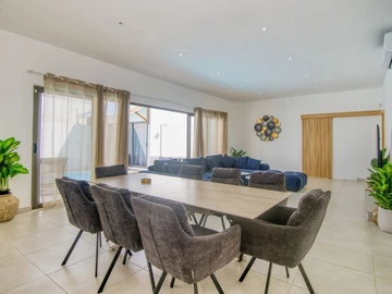 5 Bedroom Villa