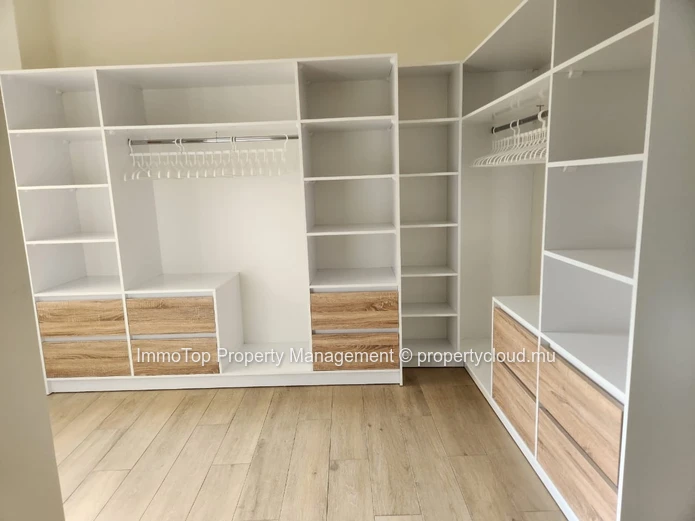 Appartement de 3 chambres au centre de QUATRE BORNES, proche de la station de métro Victoria