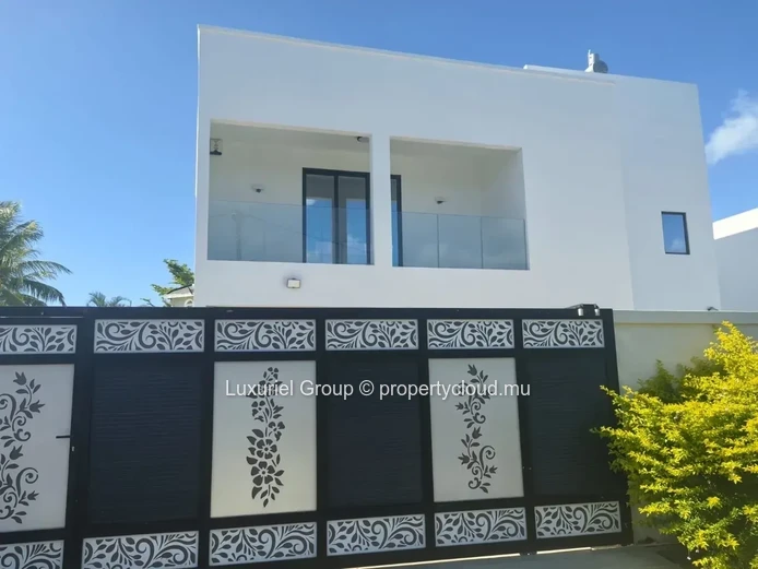Luxury 5-Bedroom Villa for Rent in Cap Malheureux
