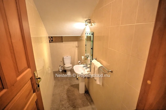 Charming 4-bedroom house in second row 