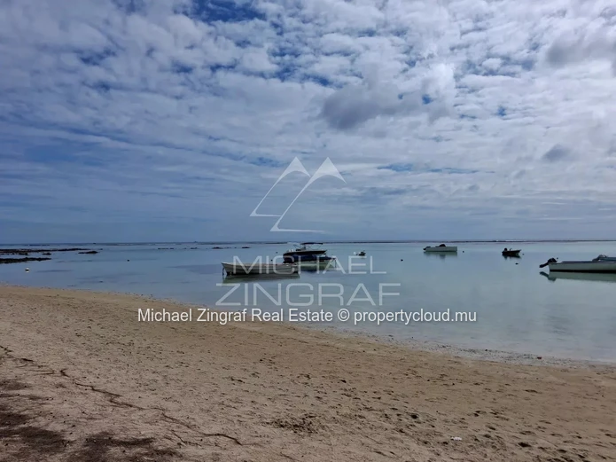 1-Bedroom Duplex with Direct Beach Access – Pereybere