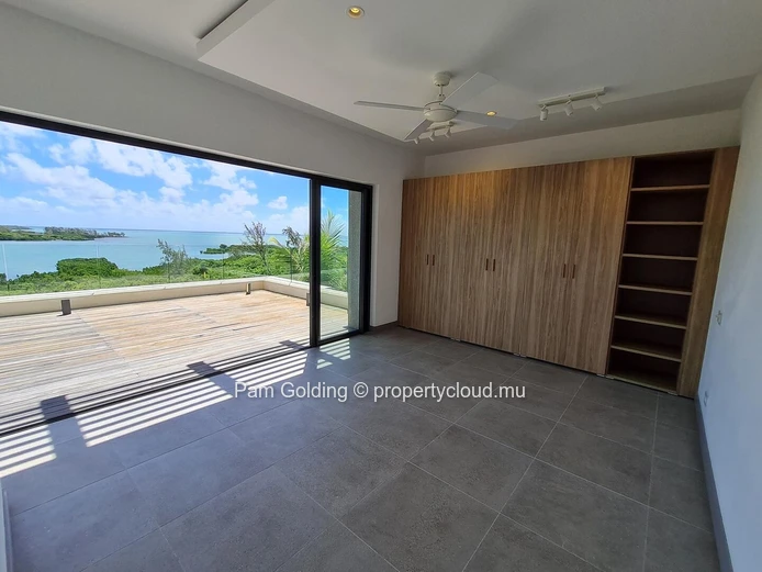 Penthouse spacieux de 3 chambres avec vue sur le lagon à vendre à St. Antoine Residences – Côte Nord de l’île Maurice