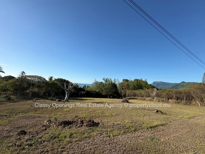Le Morne 2018 m² Plot — Iconic Mountain & Sea Views