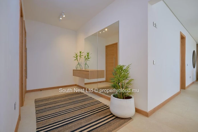 Elegant Garden Apartment in a Prestigious Residence – Belle Vue Harel