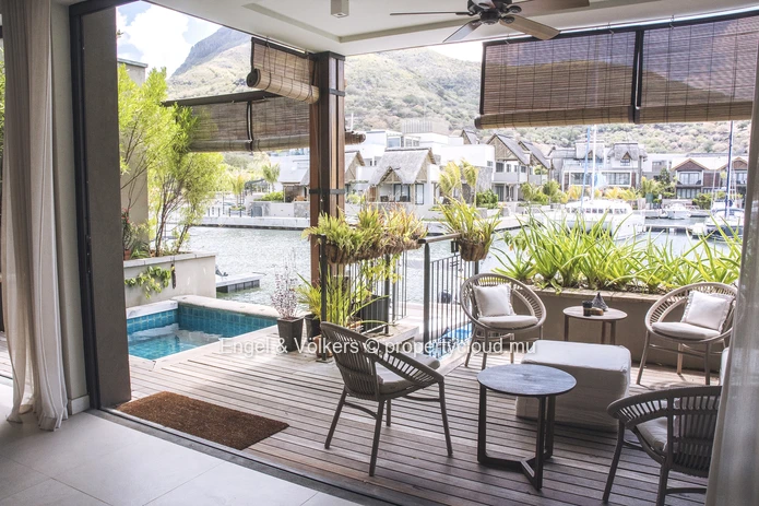 3-Bedroom Marina-Front Duplex with Splash Pool & Mountain views