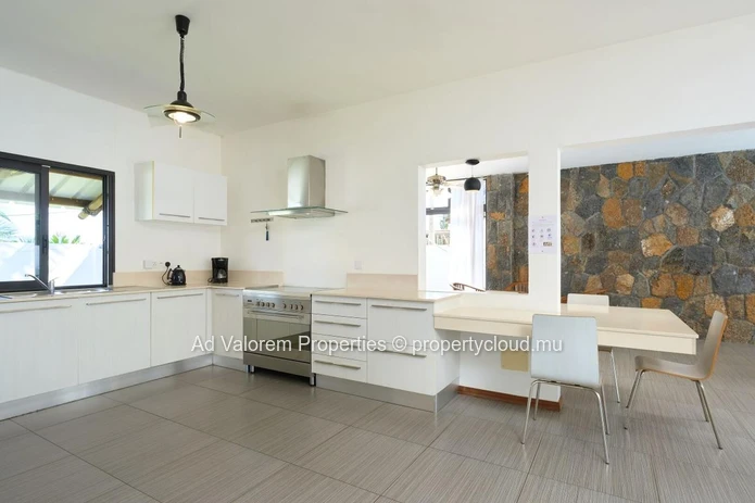 Opportunité rare à Belle Mare – 3 villas individuelles accessibles à pied à la mer