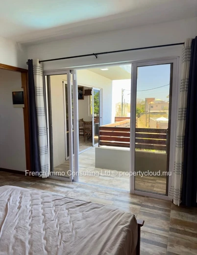 Très belle villa 3 chambres a grand baie, avec piscine et jardin 