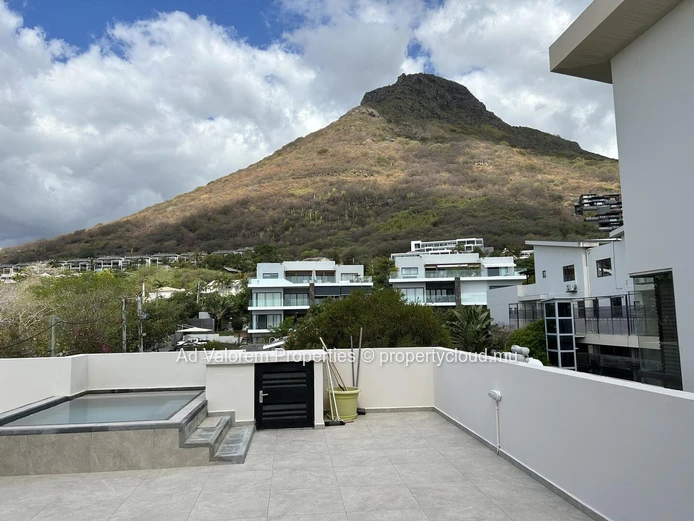 Penthouse à deux niveaux a louer- Tamarin
