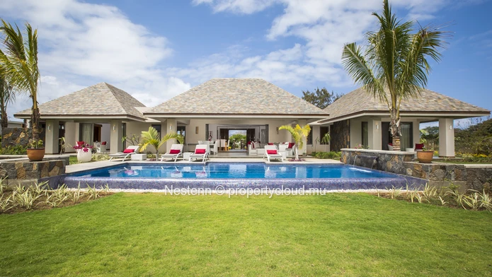 Modern villa of 4 bedrooms in a secure residence