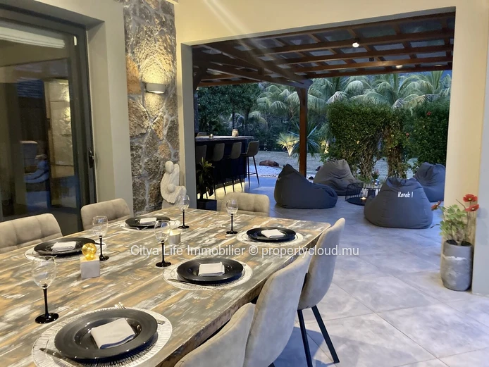 Villa Contemporaine de Luxe à Vendre à Rivière Noire, Île Maurice