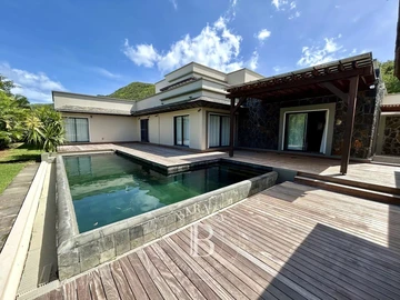 6 Bedroom Villa