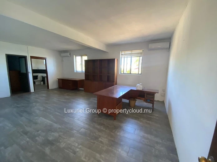 Commercial Building for Rent – First Floor