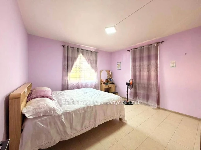 3 Bedrooms Furnished Apartment for Sale – La Louise, Quatre-Bornes 