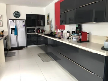 5 Bedroom Villa