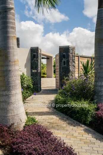 Exceptional Villa in Anahita, Mauritius – Panoramic Views Over Golf and Mountains