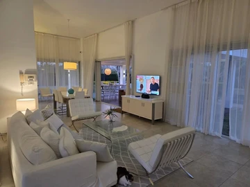 5 Bedroom Villa