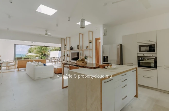 Cap Malheureux - Superb contemporary 3 bedroom villa on the beachfront