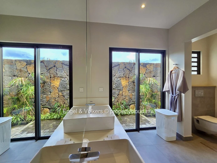 A Private Oasis in Mauritius's Vibrant North