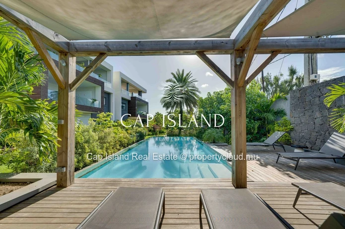 Exceptional penthouse with sea view in secure residence