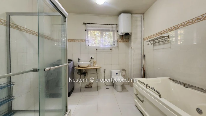 Modern ground floor apartment in Rose Hill with 3 bedrooms 3 bathrooms veranda and secured parking near schools and s...