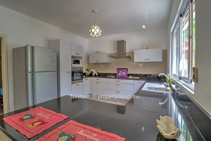 Villa de plain pied dans une residence securisee, prés de la mer