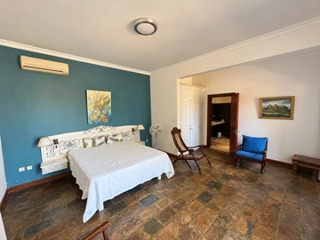 5 Bedroom Villa
