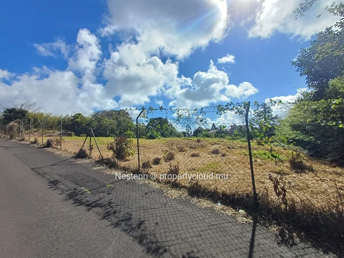 Vaste terrain de 4,221m2 