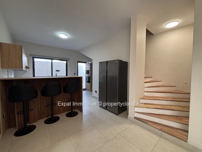 New villa with swimming pool and enclosed garage – Pereybère 