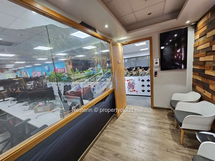 Bureau de 668 m² 