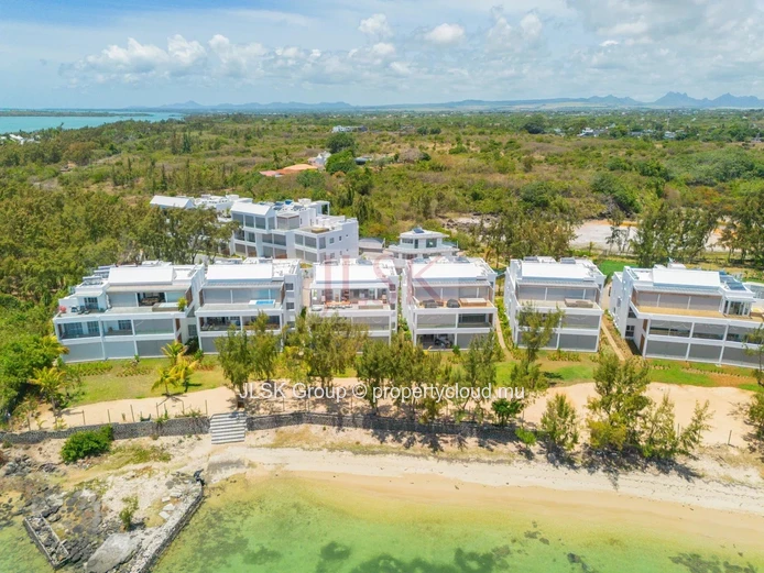 On the beach, Penthouse with view