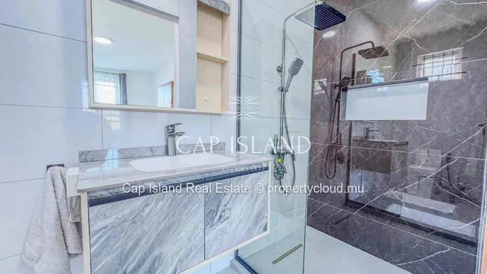 À Vendre – Deux Superbes Duplex au Cœur de Grand Baie