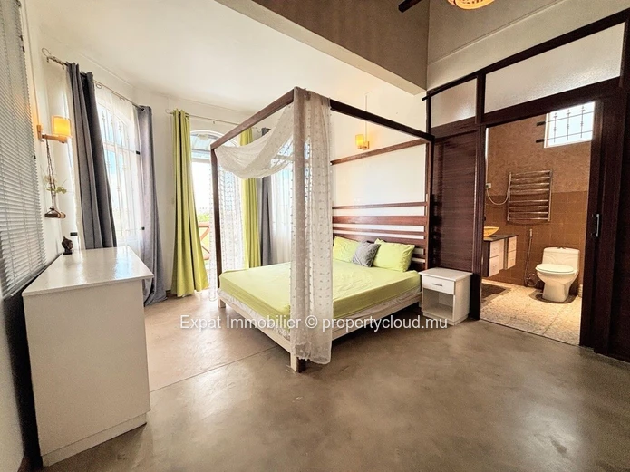 Villa 3 Chambres Avec Piscine, Garage Et Beaux Volumes – Péreybère