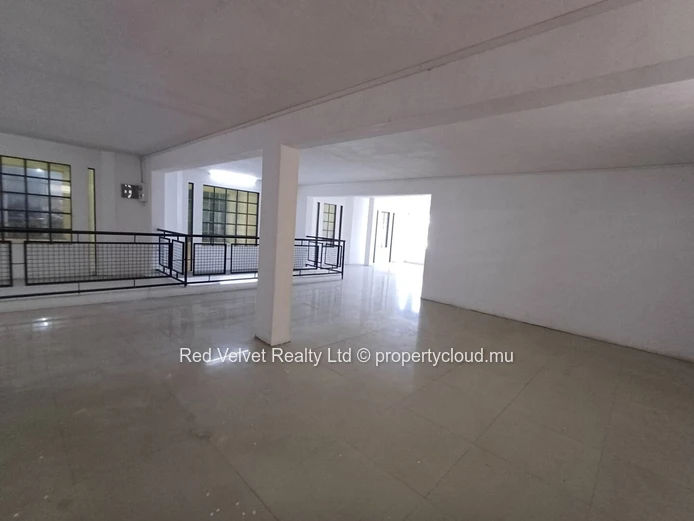 Immeuble commercial à vendre à Grand Baie | Emplacement de choix en front de mer