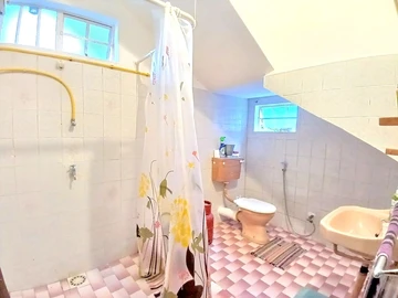 6 Bedroom House