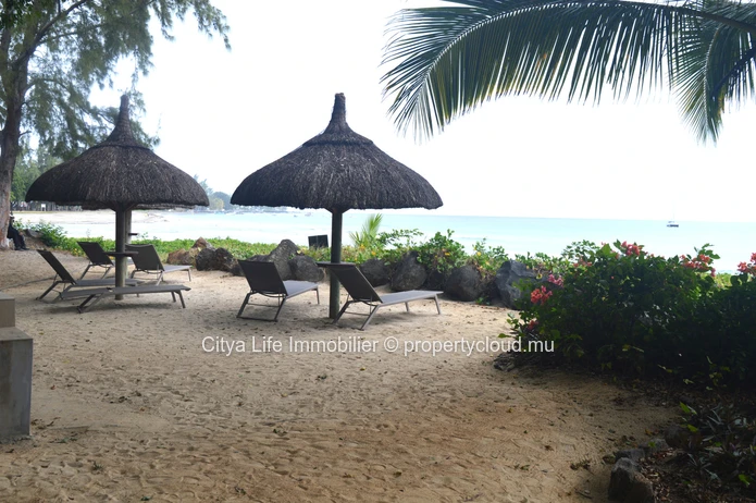 This gated residence gives both the opportunity of living by the river and by the sea…
