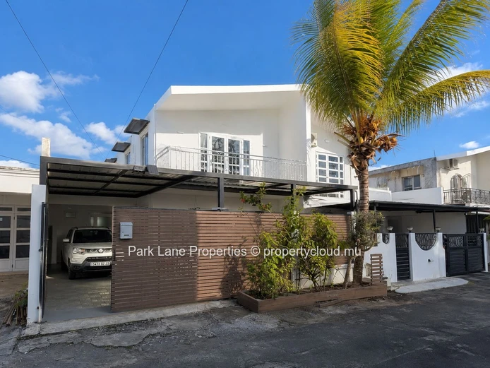 For Rent – Four-Bedroom Duplex with Open Views in Péreybère