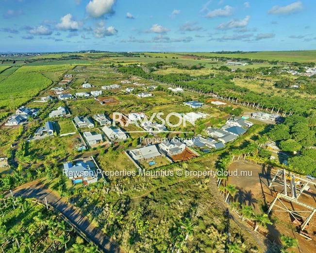 Villa 4 Chambres | Piscine Privée | Smart City De Beau Plan | Citoyens Mauriciens