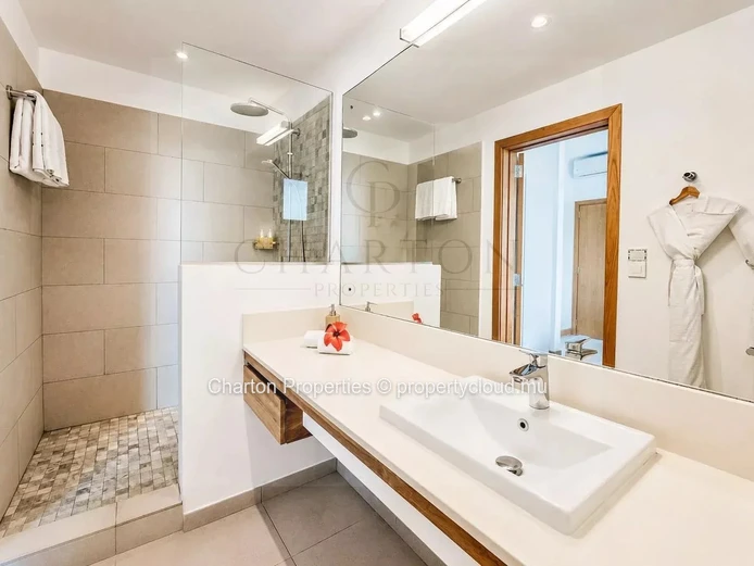 Elegant 3-bedroom apartment with en-suite bathrooms, a terrace, and exclusive amenities in Grand Gaube