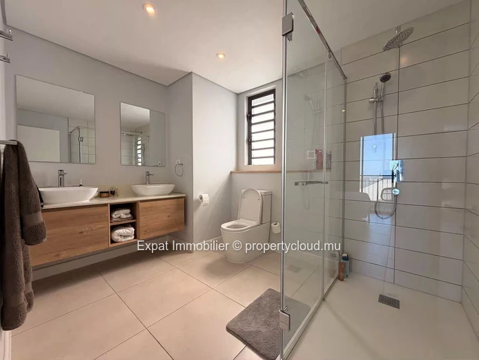 Appartement neuf 2 chambres avec grande terrasse et vue mer – À louer à Cascavelle