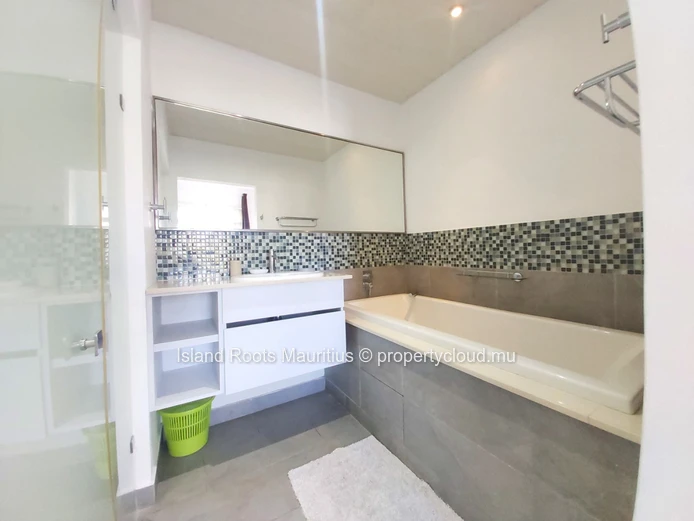 Beautiful apartment located in second position from the beach!